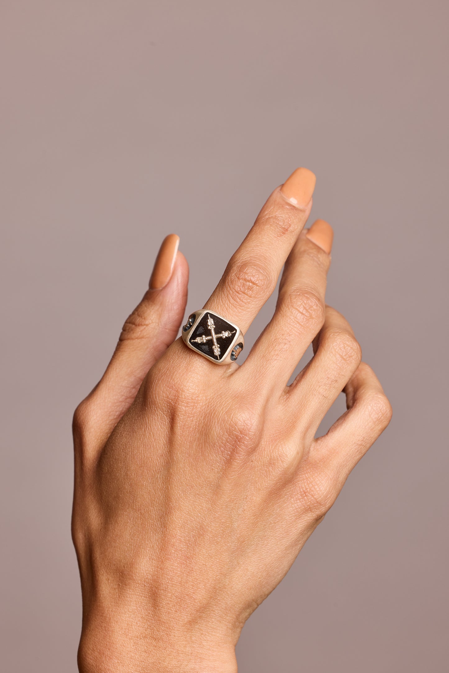 Introvert Signet Ring Onyx